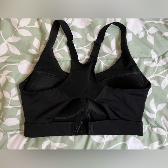 Gymshark Sports Bra - Picture 2 of 3